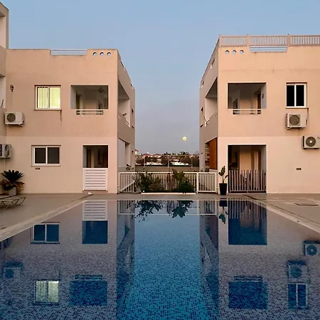 Creative 1br Pool View With Covered Parking شقة *