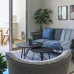 Creative 1br Pool View With Covered Parking شقة *