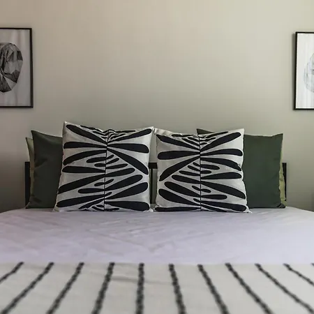 Creative 1br Pool View With Covered Parking * Livadhia