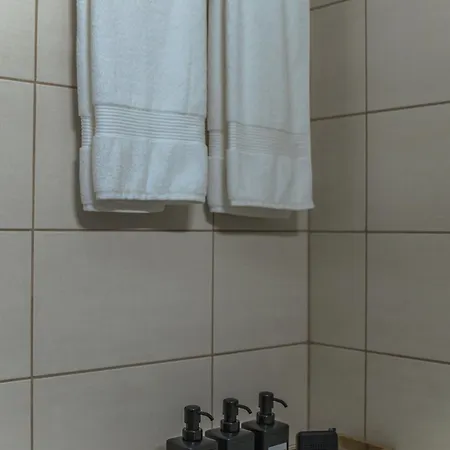 Creative 1br Pool View With Covered Parking Lägenhet