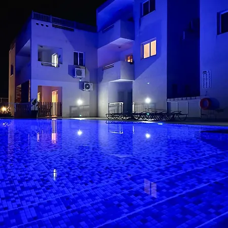 Apartment Creative 1br Pool View With Covered Parking