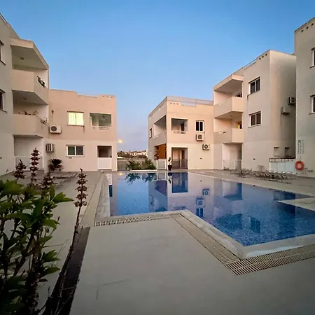 Apartment Creative 1br Pool View With Covered Parking