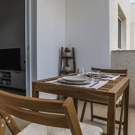 Creative 1br Pool View With Covered Parking Lägenhet *