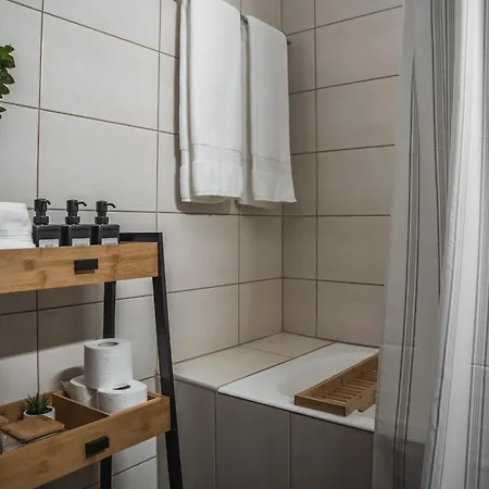 Creative 1br Pool View With Covered Parking *