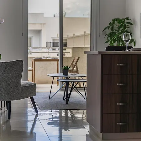 Creative 1br Pool View With Covered Parking アパート Livadhia