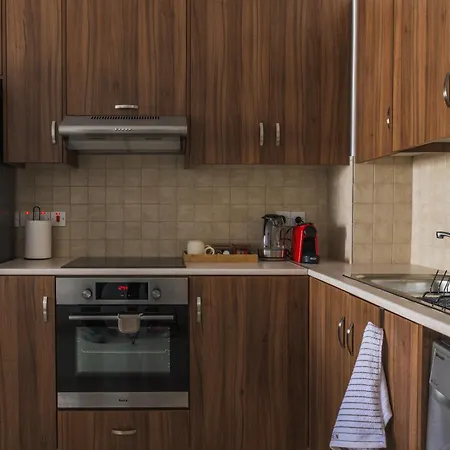 Creative 1br Pool View With Covered Parking * Livadhia