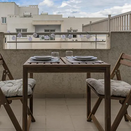 Creative 1br Pool View With Covered Parking Lägenhet