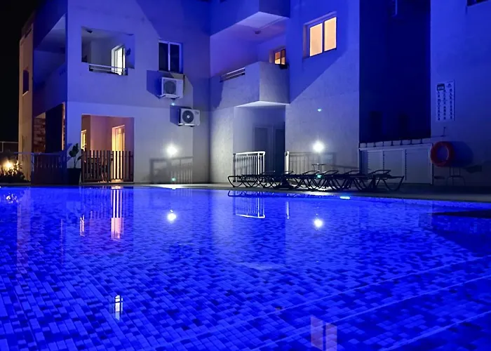 Apartmán Creative 1br Pool View With Covered Parking