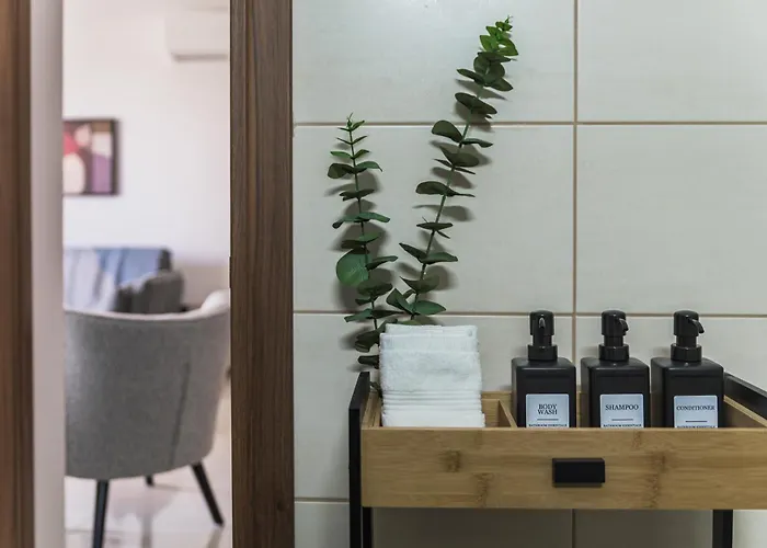 Creative 1br Pool View With Covered Parking *