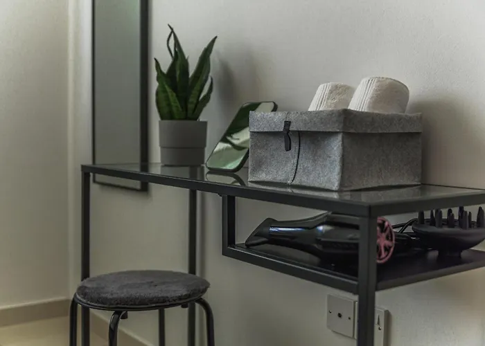 Creative 1br Pool View With Covered Parking Livadhia