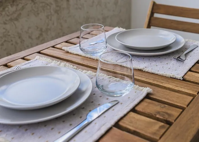 Creative 1br Pool View With Covered Parking Livadhia