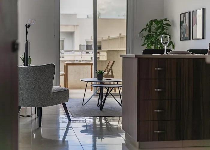 Creative 1br Pool View With Covered Parking アパート Livadhia