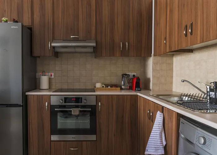 Creative 1br Pool View With Covered Parking * Livadhia