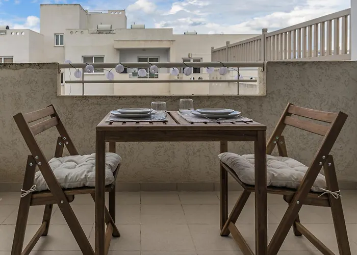 Creative 1br Pool View With Covered Parking アパート